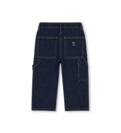 Jeans worker